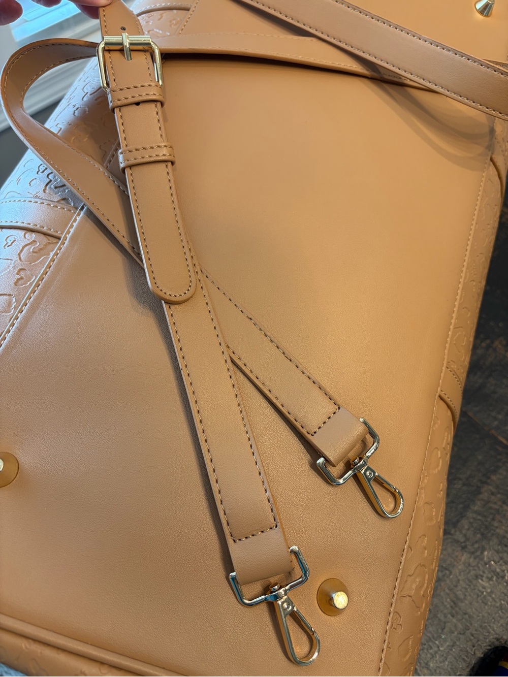 Betsey Johnson Tan Hearts Travel Weekender Duffel- like new - Picture 10 of 13